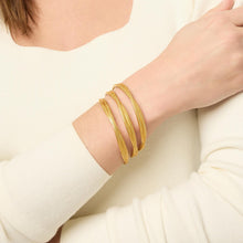 CHEVAL TWIST BANGLE-MEDIUM