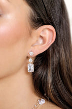 REFLECTIVE CRYSTAL DANGLE EARRING